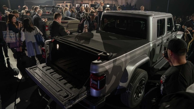 Jeep Gladiator皮卡亮相洛杉矶车展 越野与实用性兼备