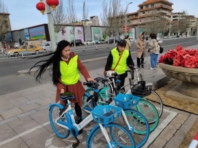 鹿城志愿者：“就算捡上一个烟头，也算是我们为第二故乡做了贡献！”