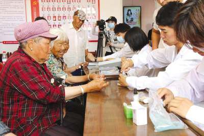 免费体检 扎染教学  一次特别的“青春之旅”